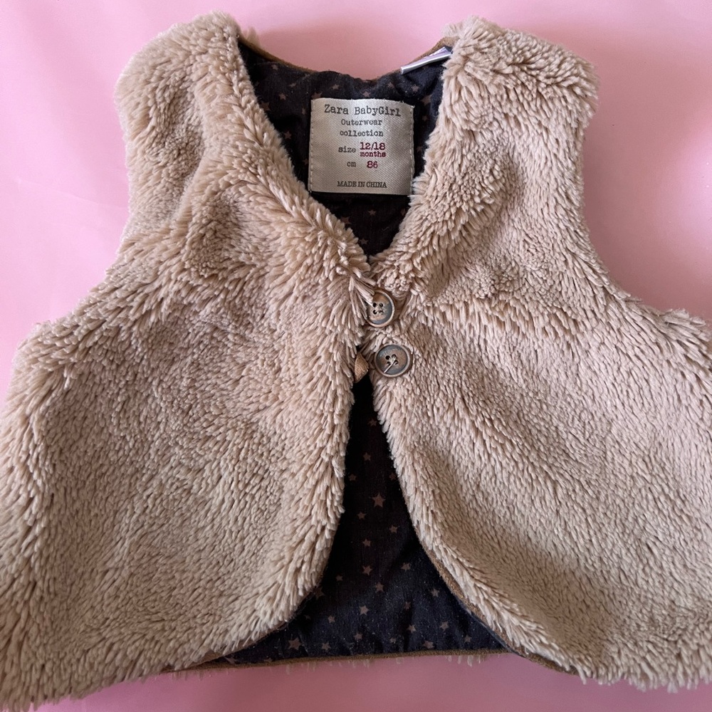 Adorable faux fur vest zara